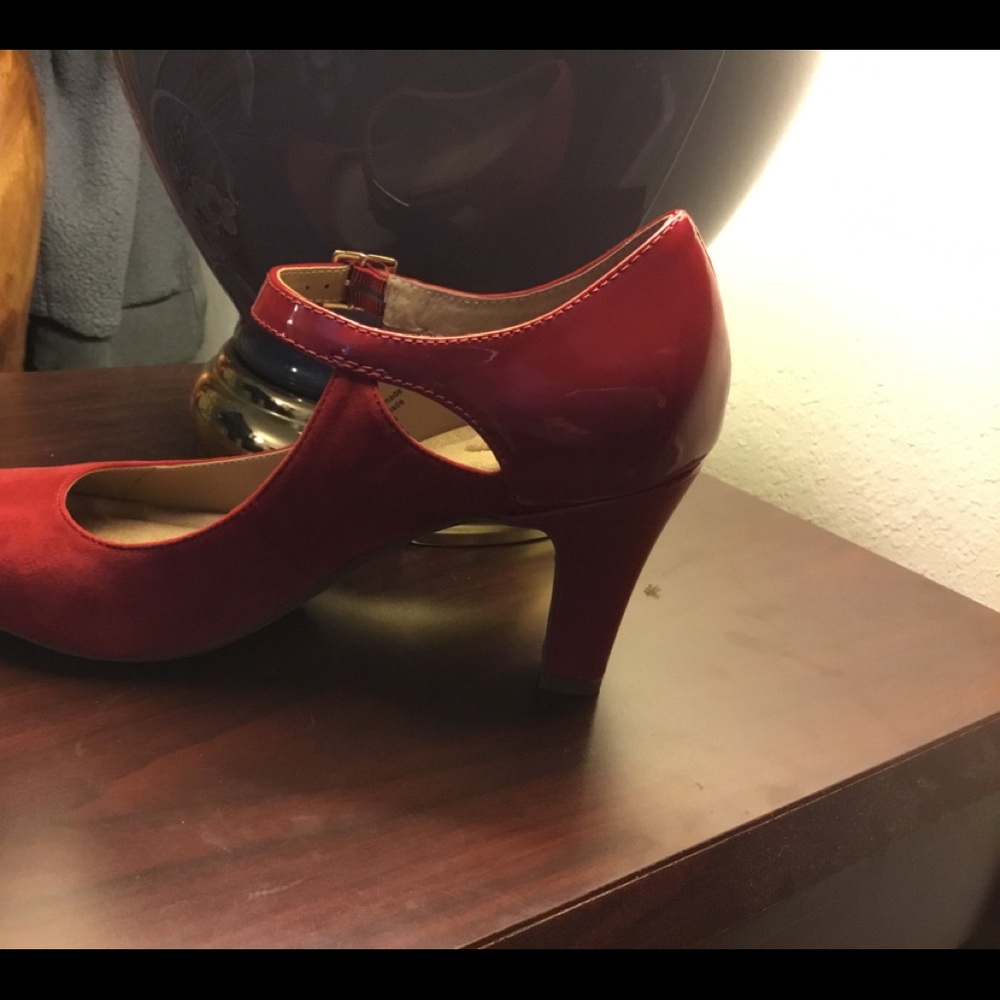 Red Giani Bernini 3” heels
